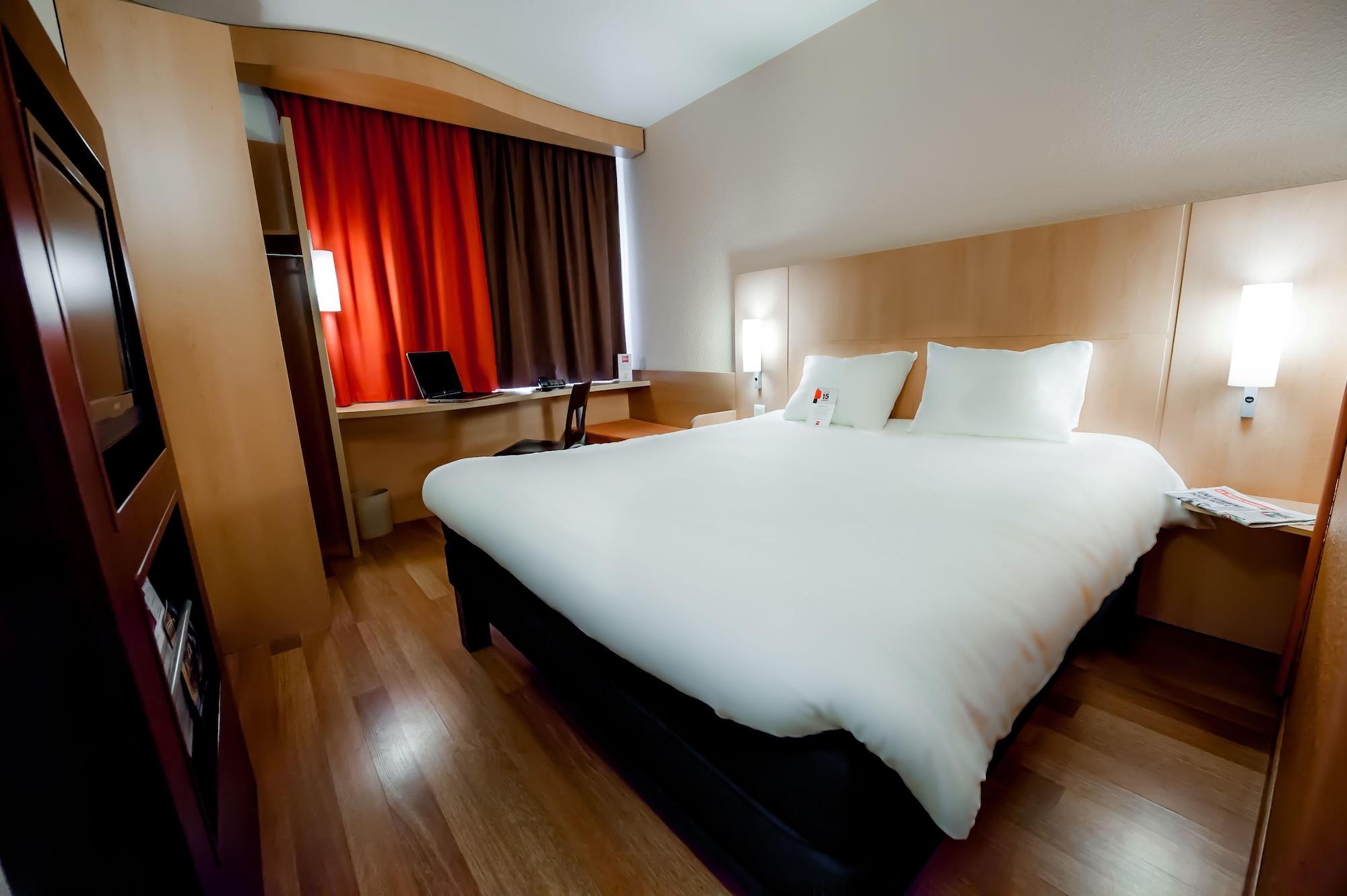 Ibis Vannes Buitenkant foto