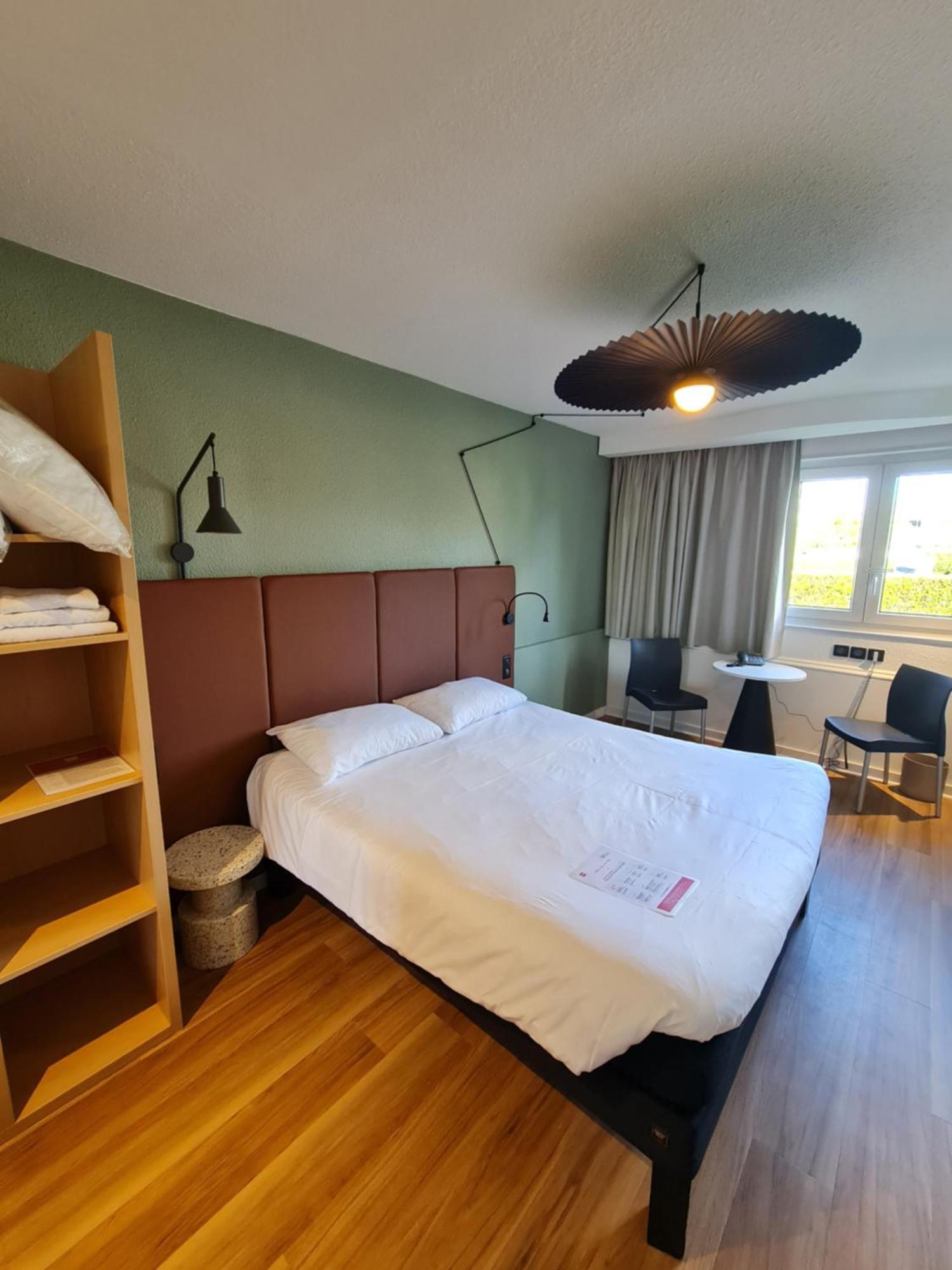 Ibis Vannes Buitenkant foto