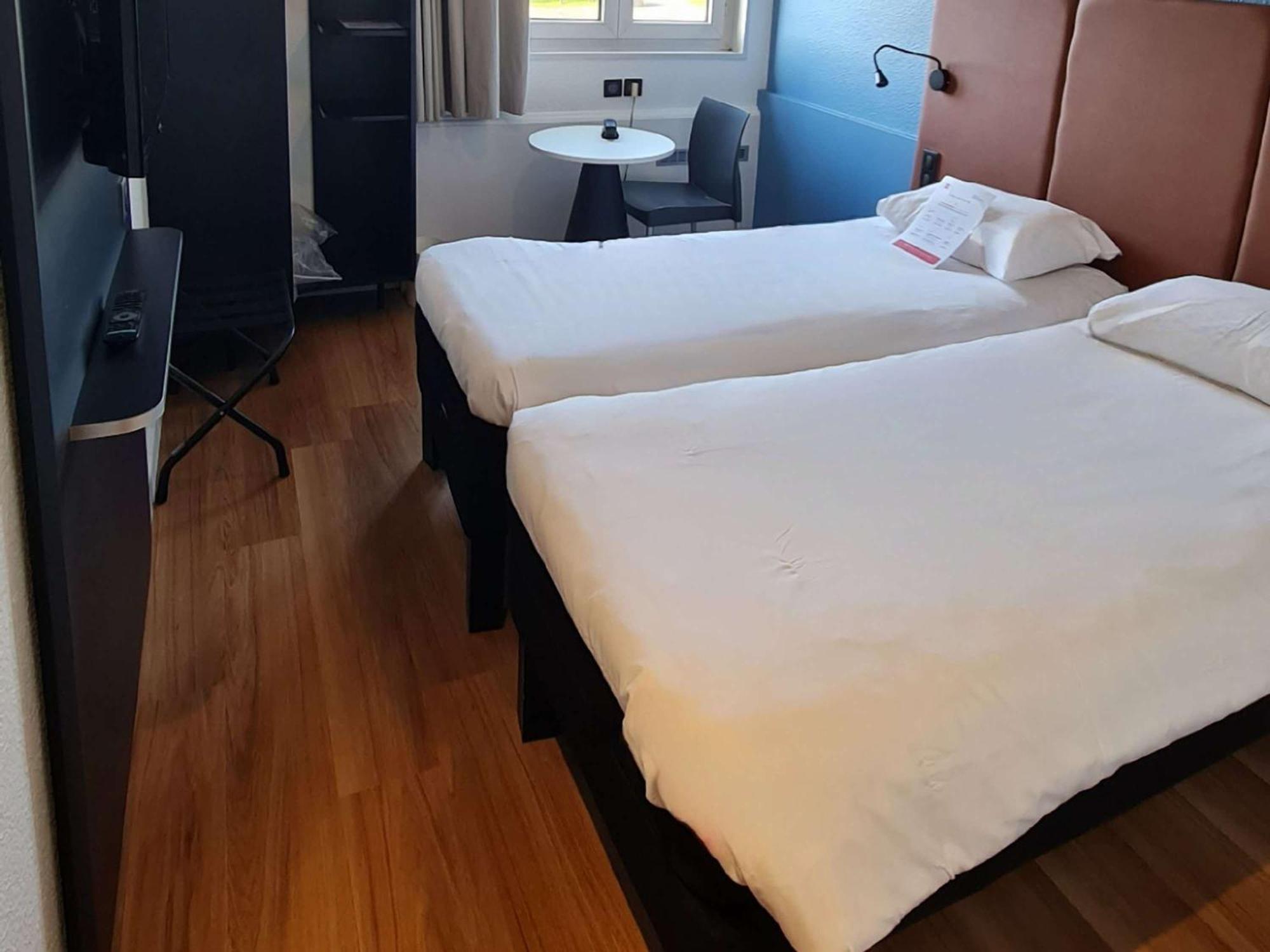 Ibis Vannes Buitenkant foto