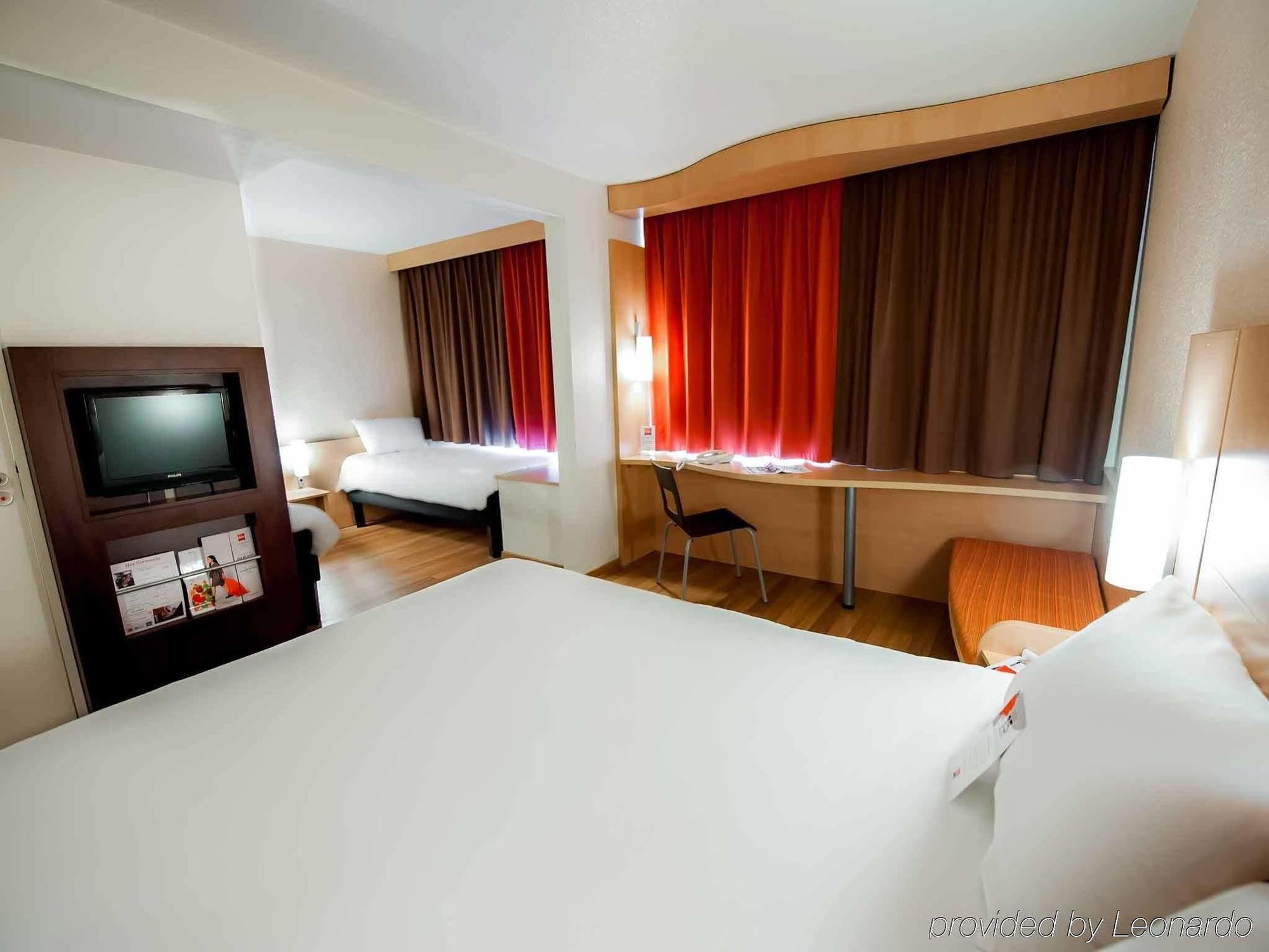 Ibis Vannes Buitenkant foto