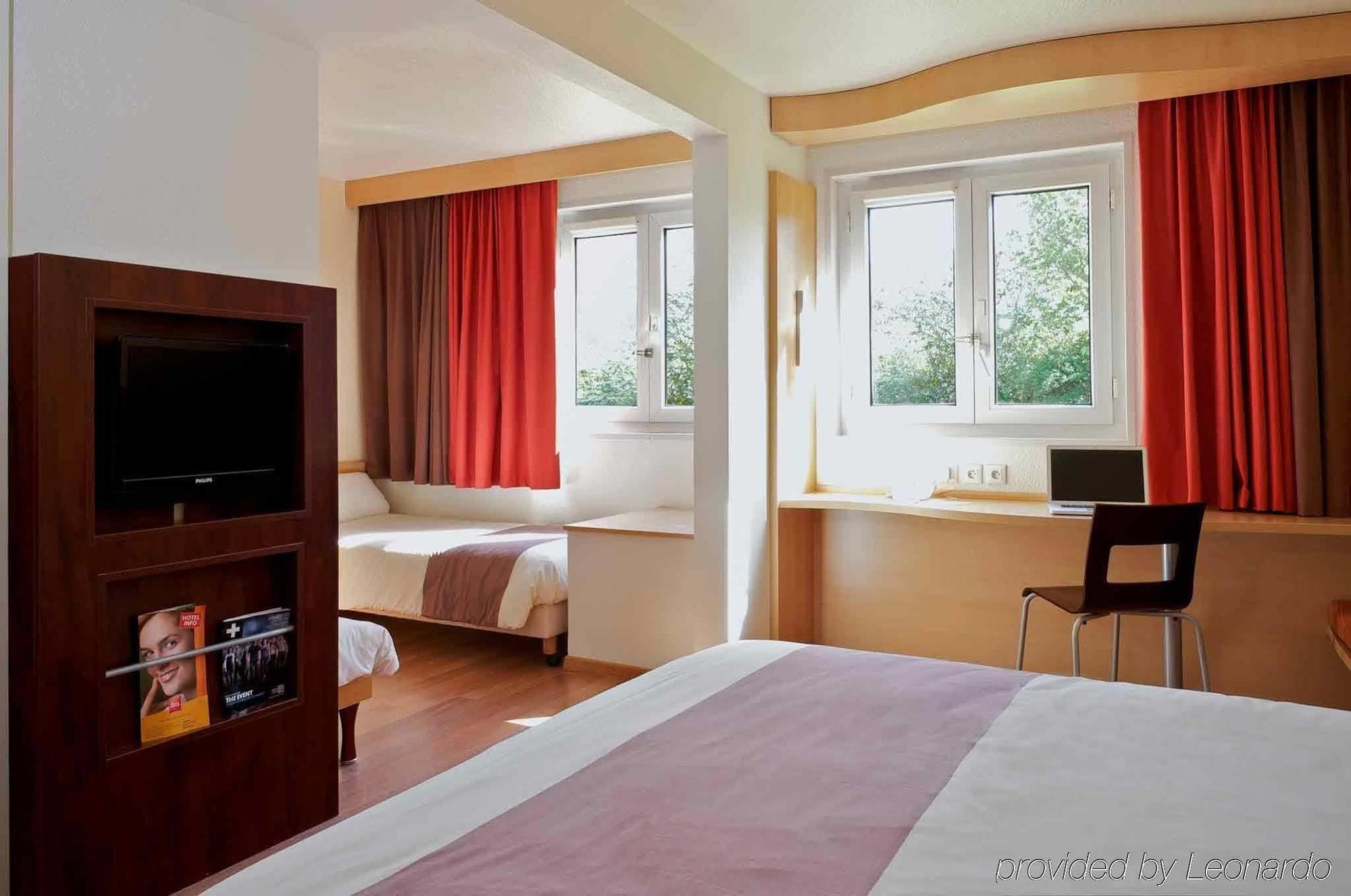 Ibis Vannes Buitenkant foto